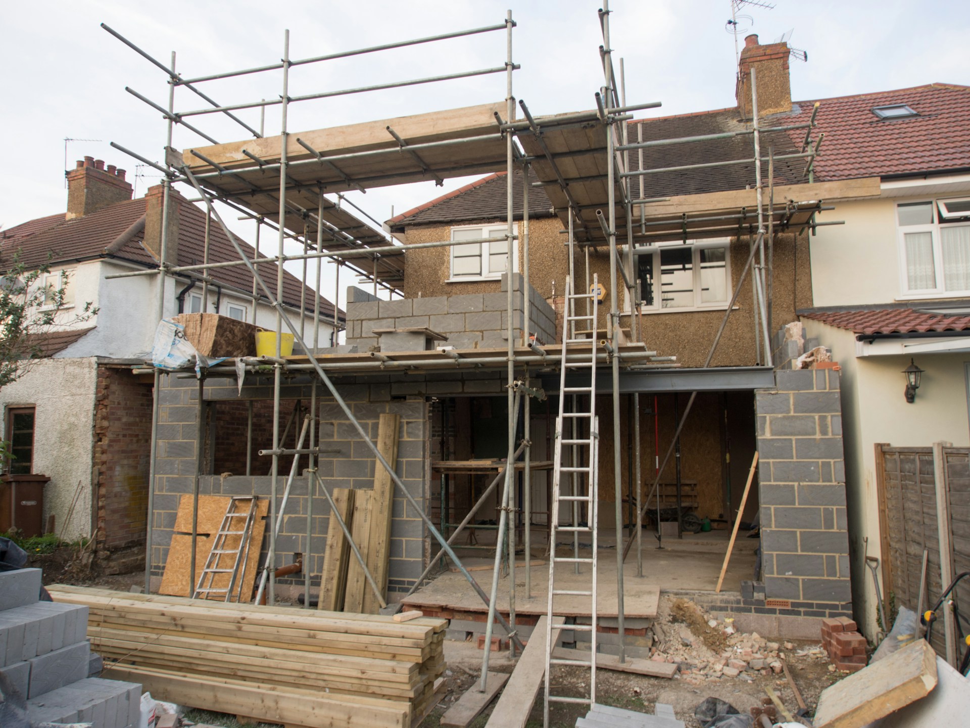 Common Challenges in Prefabricated House Construction and How to Overcome Them