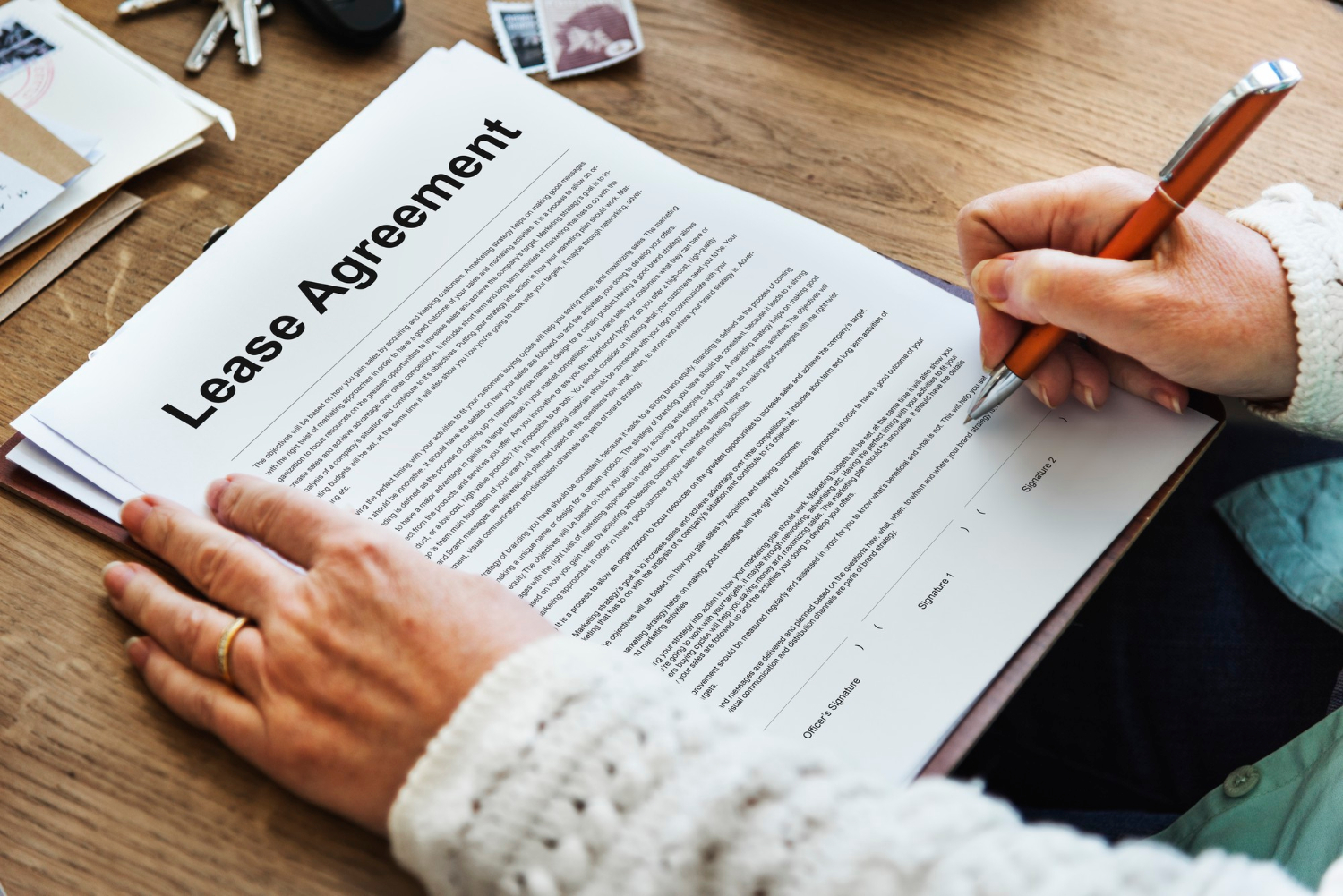 What to Look for Before Signing a Commercial Lease Agreement